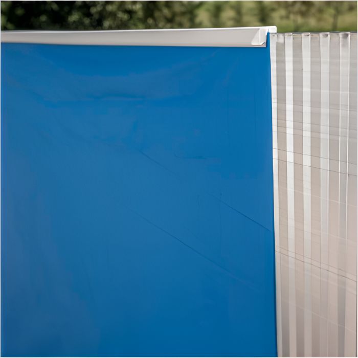 0,4 mm Poolfolie überlappend in der Farbe blau, im Bild mit Poolcopping